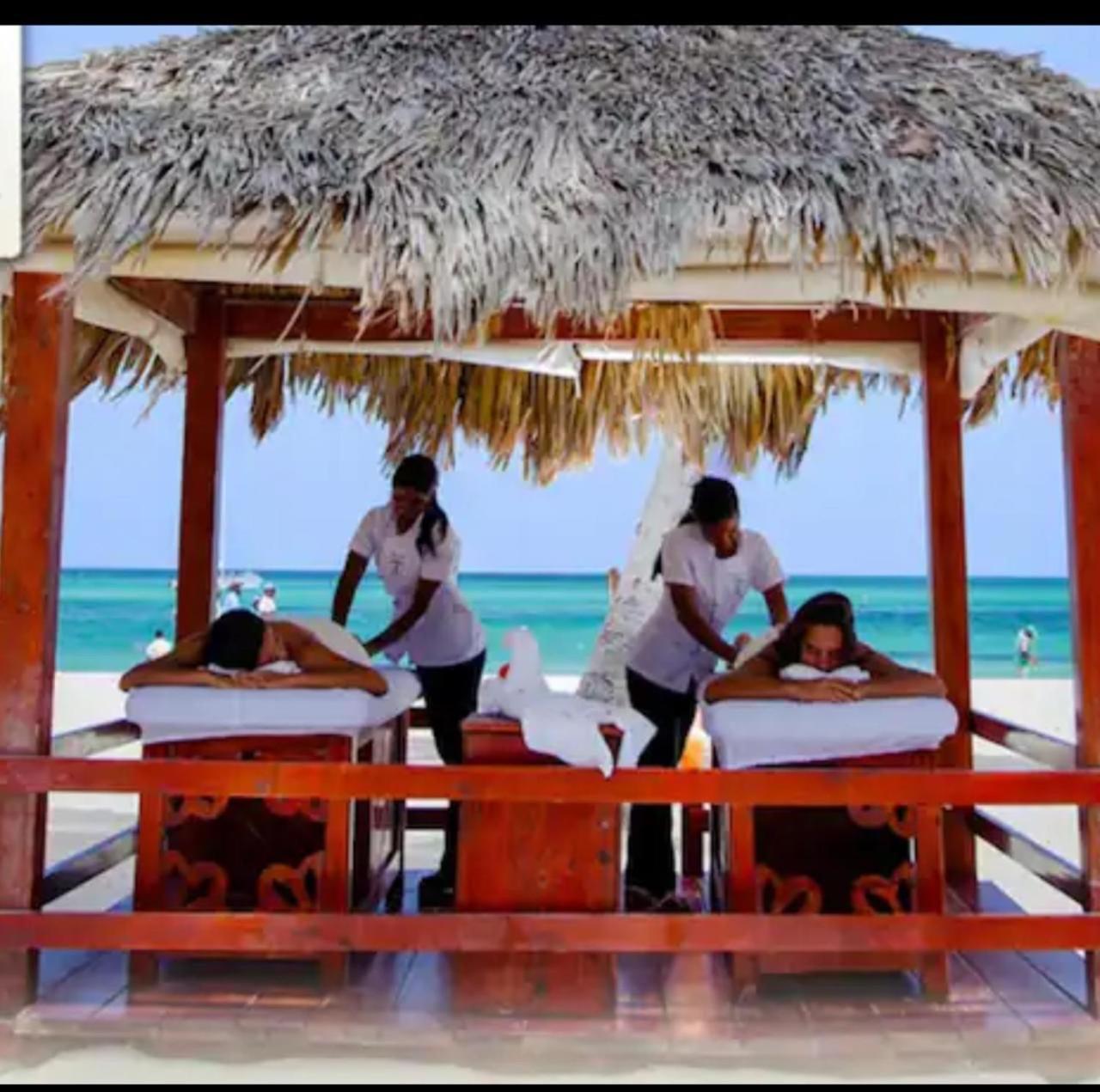 Madonna Pool Beach Los Corales Punta Cana Buitenkant foto