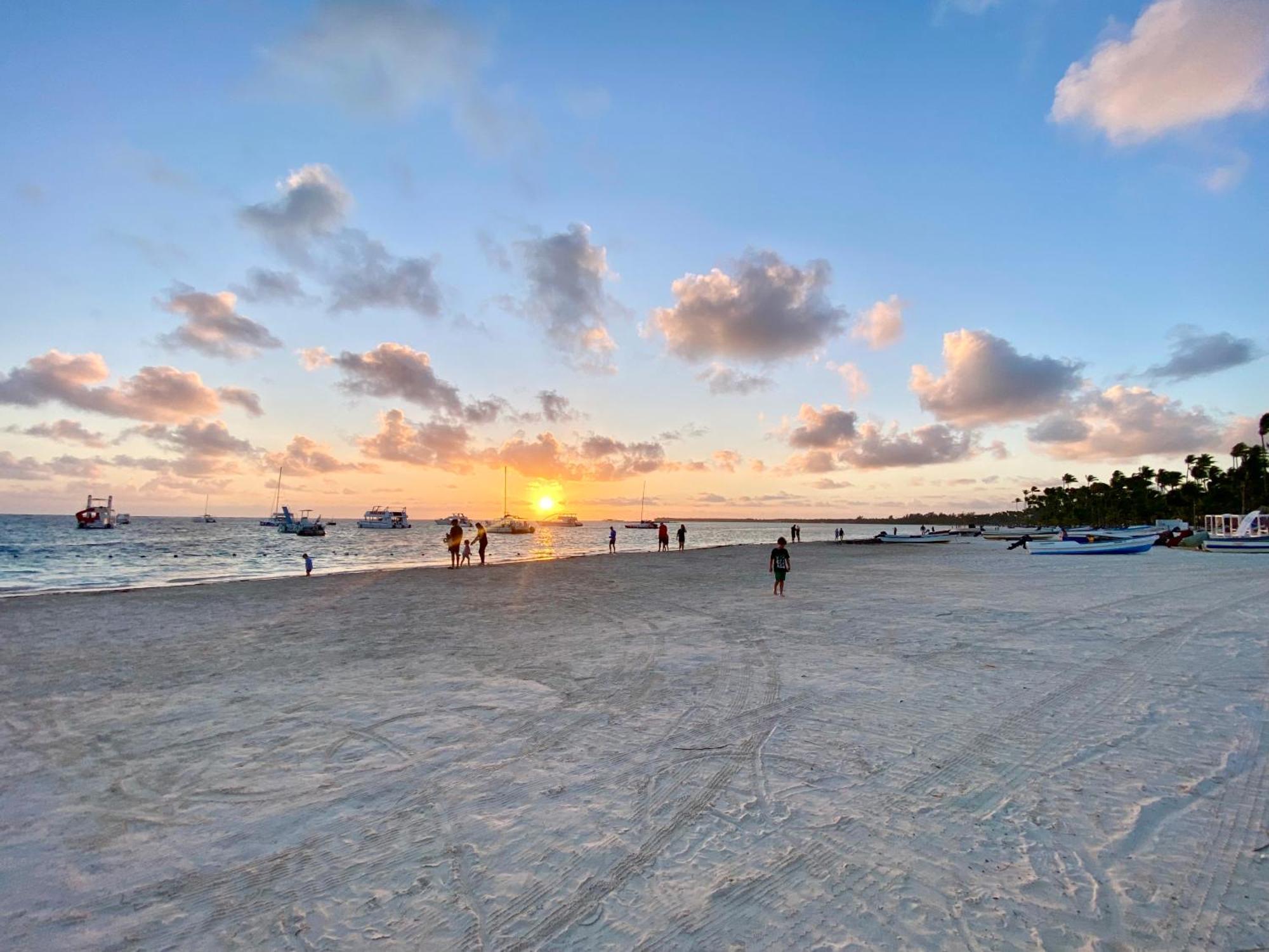 Madonna Pool Beach Los Corales Punta Cana Buitenkant foto