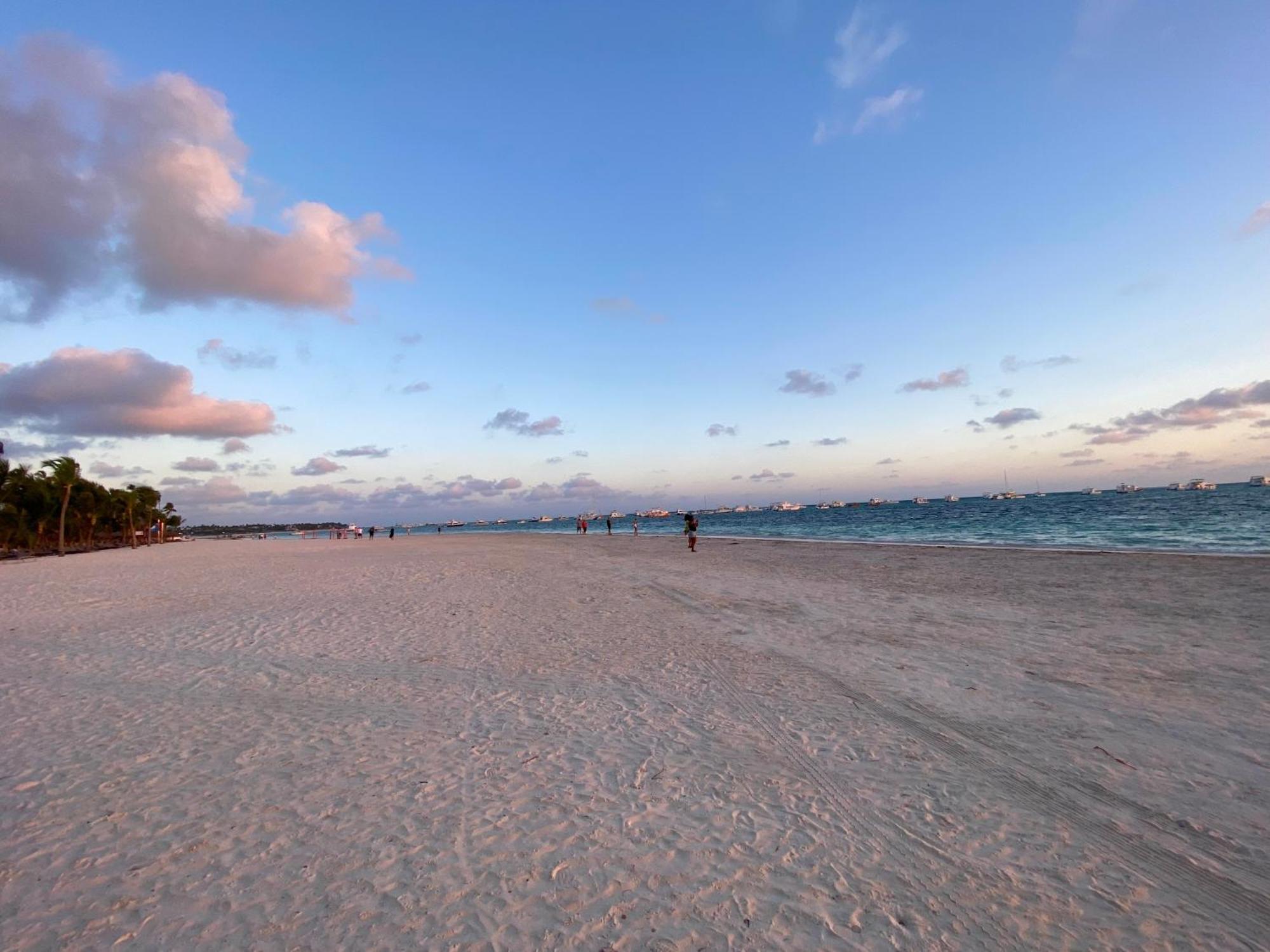Madonna Pool Beach Los Corales Punta Cana Buitenkant foto
