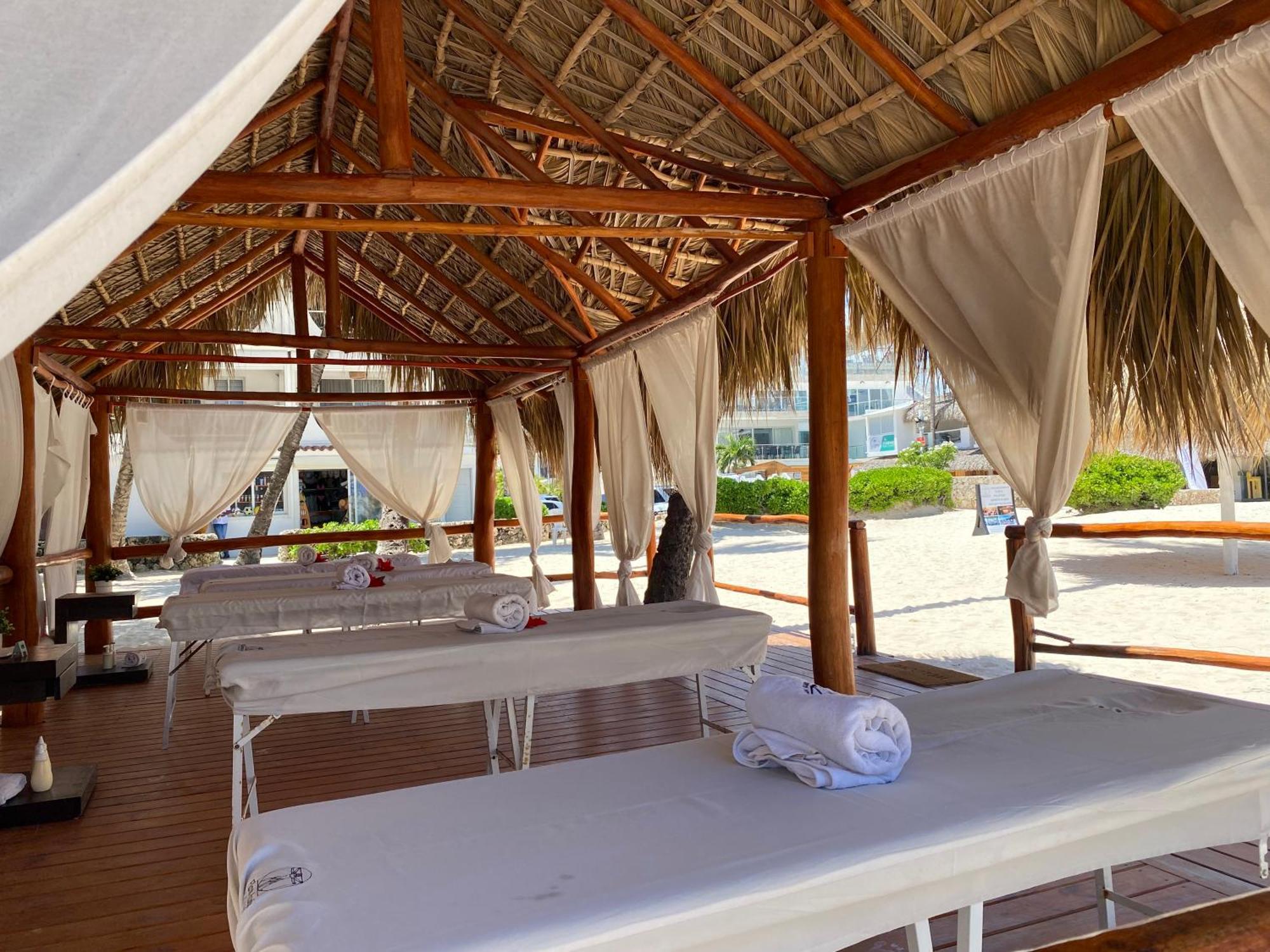 Madonna Pool Beach Los Corales Punta Cana Buitenkant foto